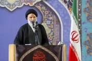 علم و تقوا باید محور حرکت نسل امروز باشد