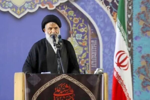 علم و تقوا باید محور حرکت نسل امروز باشد