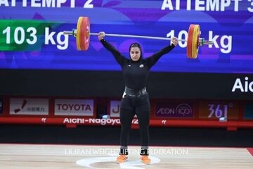 بازی‌های آسیایی ناگویا / اولین مدال آور تاریخ زنان وزنه‌برداری ایران؛ ریحانه کریمی برنزی شد