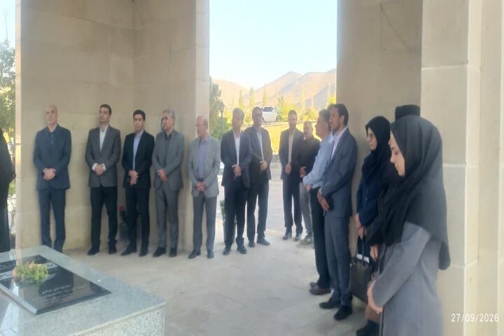 آیین غبارروبی مزار شهدای گمنام دانشگاه آزاد اسلامی زنجان برگزار شد