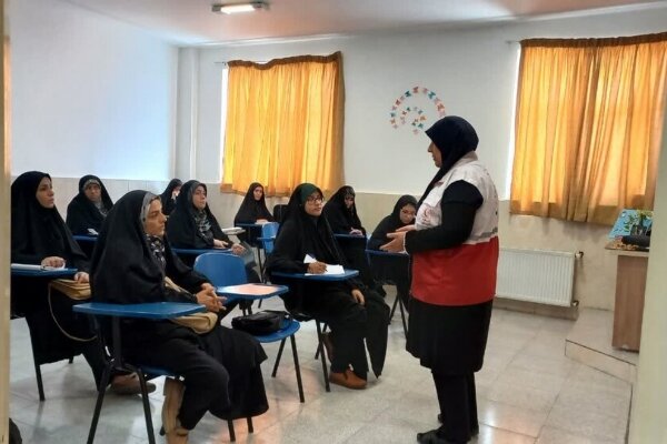 ارتقای سطح ایمنی جامعه با برگزاری دوره آموزشی کمک‌های اولیه در پایگاه حضرت رقیه