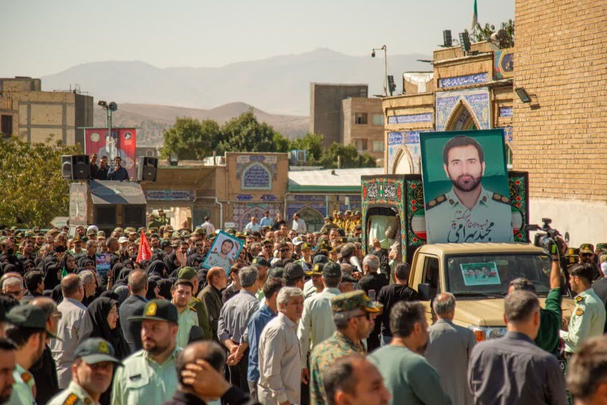 آیین باشکوه تشییع و اقامه نماز بر پیکر مطهر سرگرد شهید مجید بهرامی