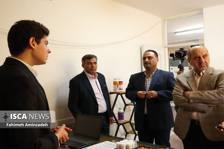 بازدید مدیرکل سراهای نوآوری دانشگاه آزاد اسلامی از واحدهای فناور مشهد