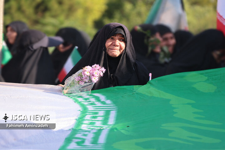 تشکیل بزرگترین زنجیره انسانی جان فدا توسط دانشجویان در دانشگاه فردوسی مشهد