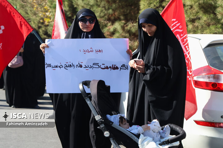 تشکیل بزرگترین زنجیره انسانی جان فدا توسط دانشجویان در دانشگاه فردوسی مشهد
