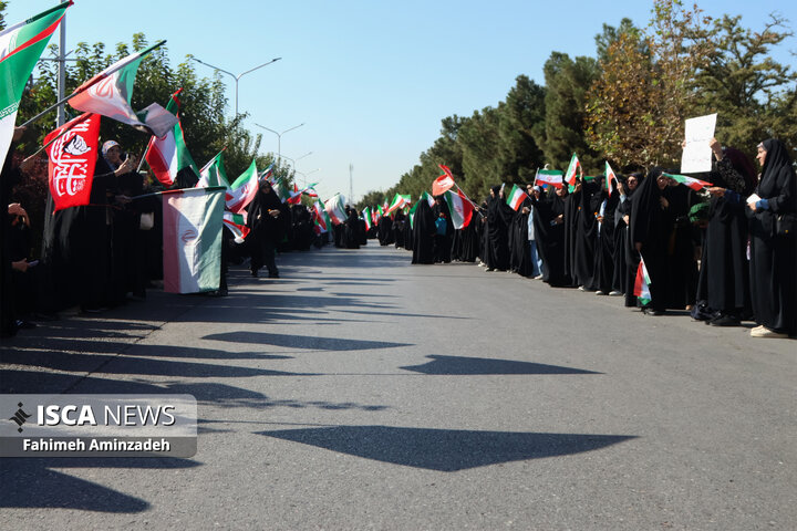 تشکیل بزرگترین زنجیره انسانی جان فدا توسط دانشجویان در دانشگاه فردوسی مشهد