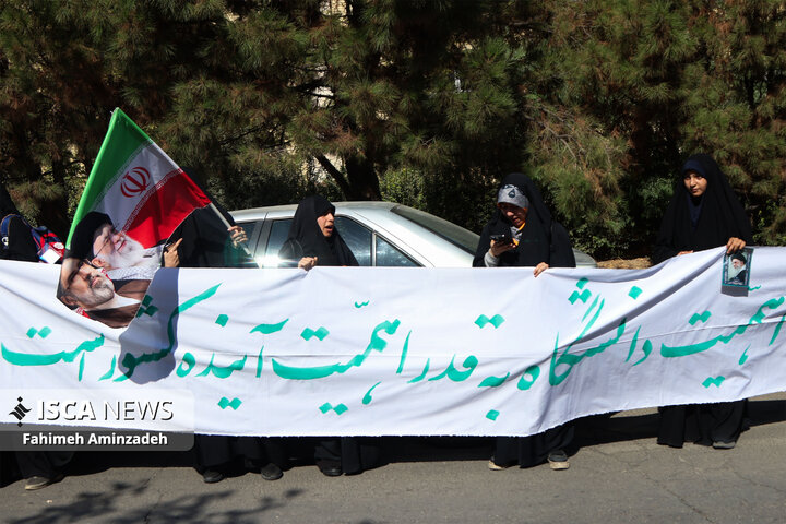 تشکیل بزرگترین زنجیره انسانی جان فدا توسط دانشجویان در دانشگاه فردوسی مشهد