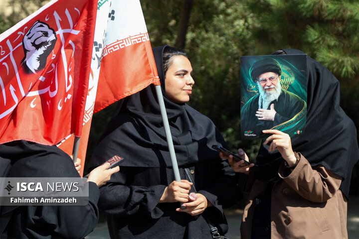 تشکیل بزرگترین زنجیره انسانی جان فدا توسط دانشجویان در دانشگاه فردوسی مشهد