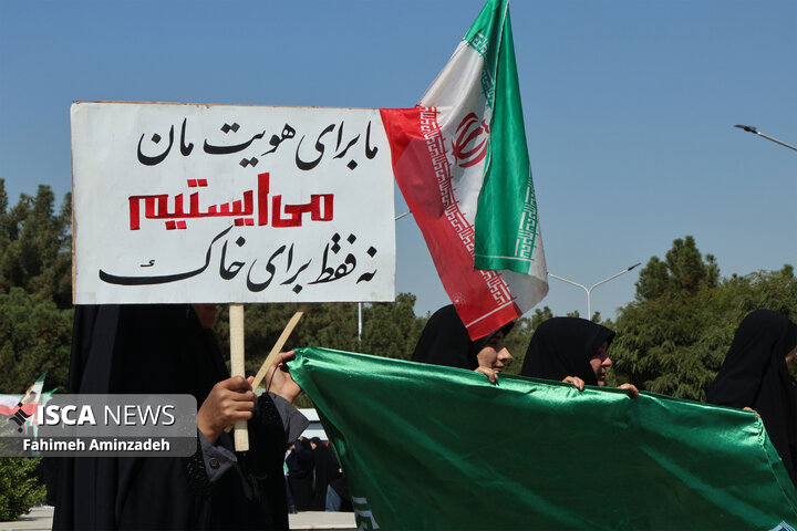 تشکیل بزرگترین زنجیره انسانی جان فدا توسط دانشجویان در دانشگاه فردوسی مشهد
