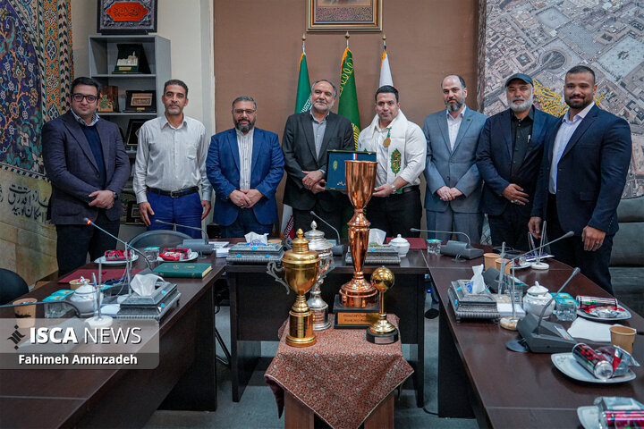 مراسم اهدای مدال طلای جهان به موزه آستان قدس رضوی