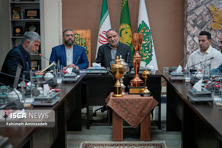 مراسم اهدای مدال طلای جهان به موزه آستان قدس رضوی