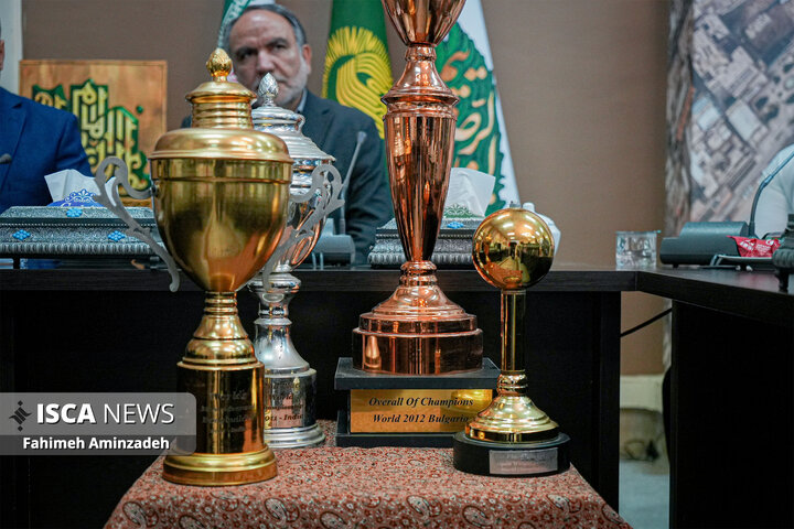 مراسم اهدای مدال طلای جهان به موزه آستان قدس رضوی