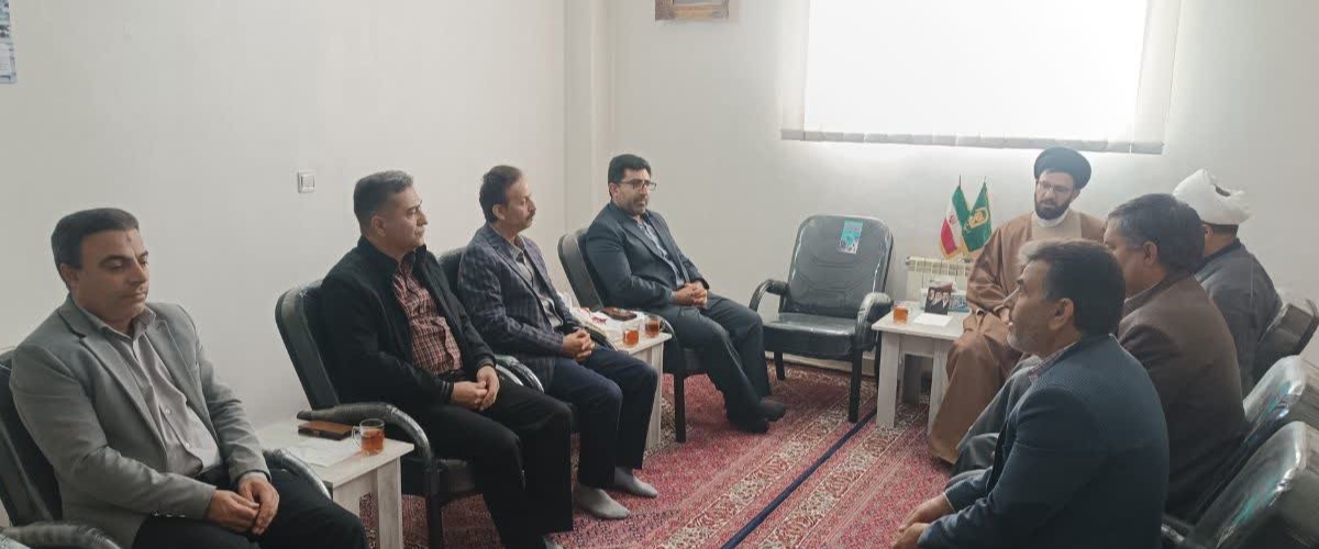 تأکید امام جمعه ایجرود بر تقویت تعاملات فرهنگی و حمایتی؛ حضور فعال جامعه هدف کمیته امداد در برنامههای انقلابی