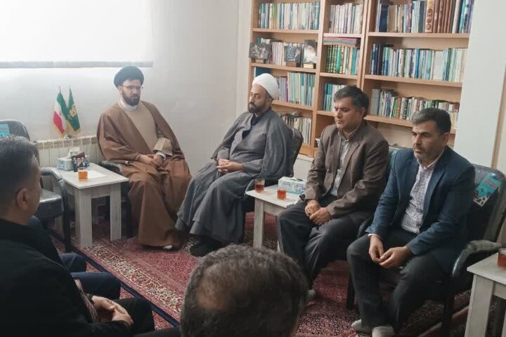 تأکید امام جمعه ایجرود بر تقویت تعاملات فرهنگی و حمایتی؛ حضور فعال جامعه هدف کمیته امداد در برنامه‌های انقلابی