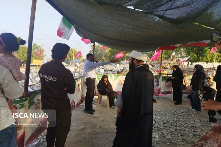یادآوری جنایات دشمن در بازدید دانشجویان از مدرسه شجره‌طیبه
