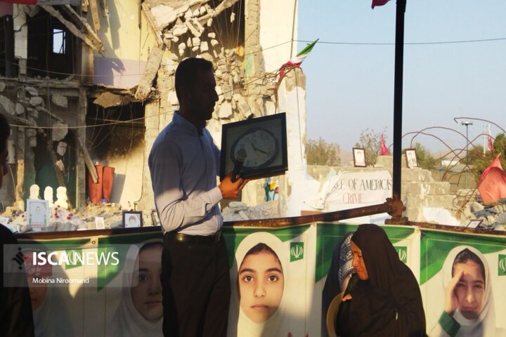 یادآوری جنایات دشمن در بازدید دانشجویان از مدرسه شجره‌طیبه