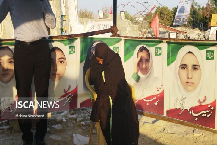 یادآوری جنایات دشمن در بازدید دانشجویان از مدرسه شجره‌طیبه