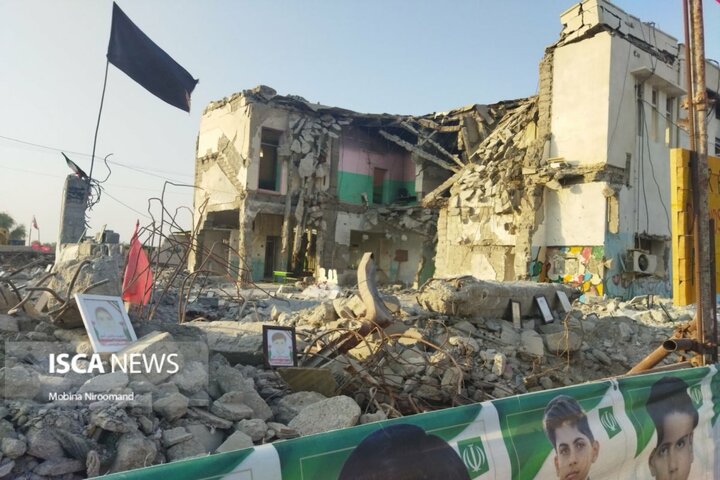 یادآوری جنایات دشمن در بازدید دانشجویان از مدرسه شجره‌طیبه