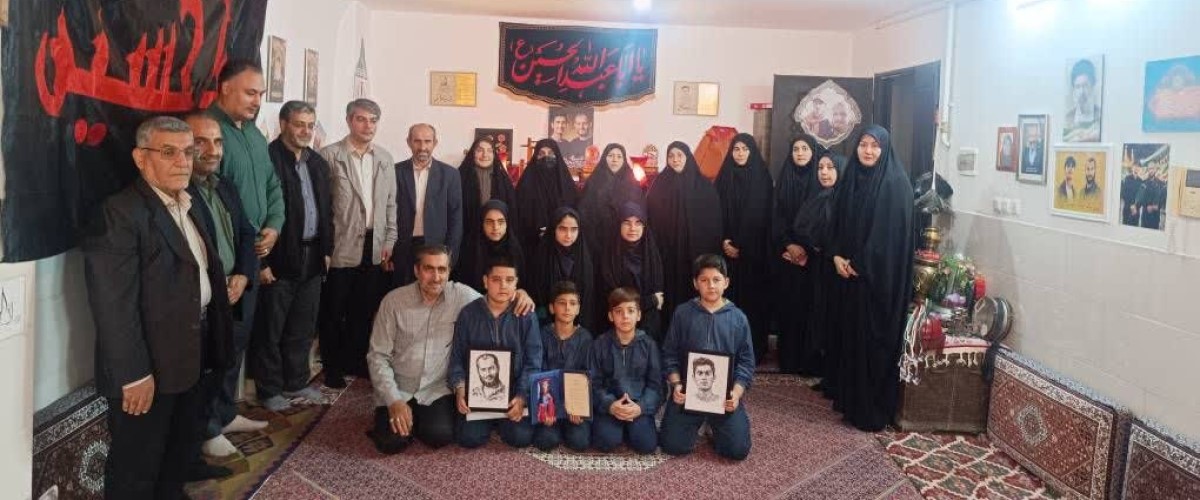 تجلیل مسئولان دانشگاه آزاد زنجان از خانواده شهداء؛ دیدار با خانواده شهید سیدطاها بهشتی‌نژاد