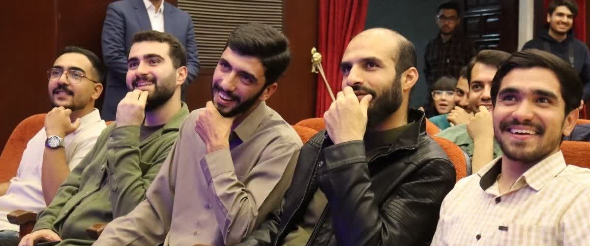تجلیل از «فرشتگان سپیدپوش» زنجان؛ مراسم بزرگداشت روز پرستار در دانشگاه علوم پزشکی برگزار شد