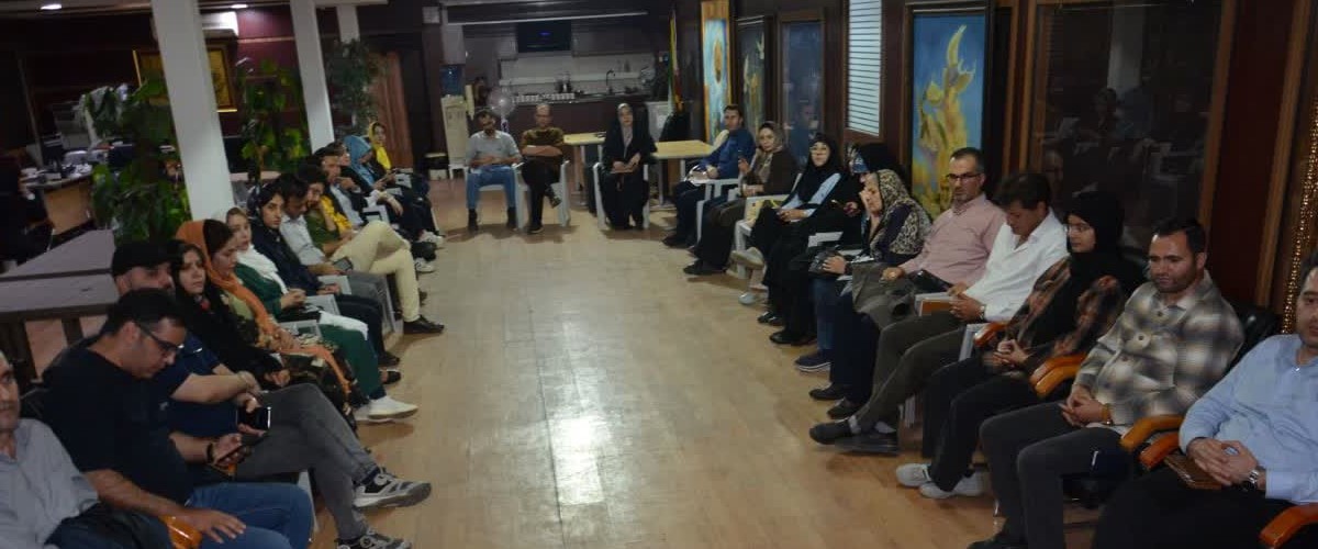 بررسی سیر تحول و ظرفیتهای غزل نو در نشست اندیشگانی حوزه هنری زنجان