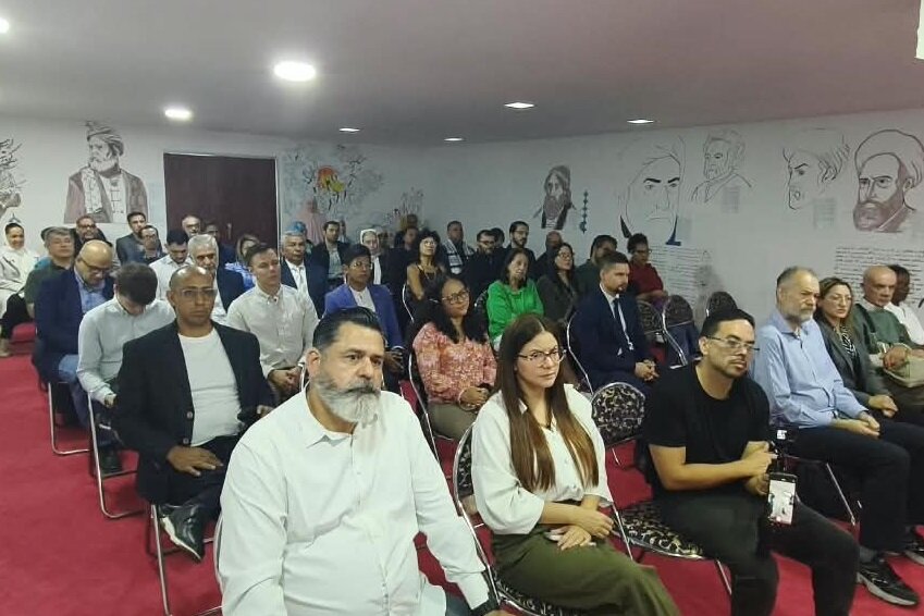 برگزاری روز جهانی حافظ در کاراکاس با استقبال هنرمندان و رسانههای ونزوئلا