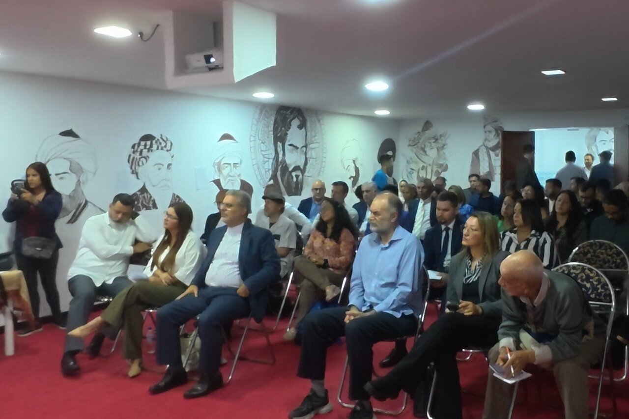 برگزاری روز جهانی حافظ در کاراکاس با استقبال هنرمندان و رسانههای ونزوئلا