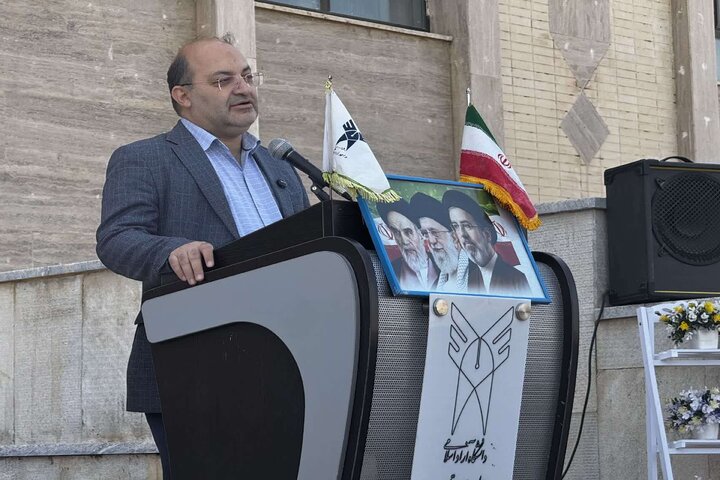 کلنگ‌زنی ۱۰۰۰ میلیاردی نیروگاه خورشیدی در دانشگاه آزاد اردستان