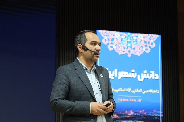 دانشگاه باید دانش را به راه‌حل‌های مؤثر برای زندگی مردم تبدیل کند