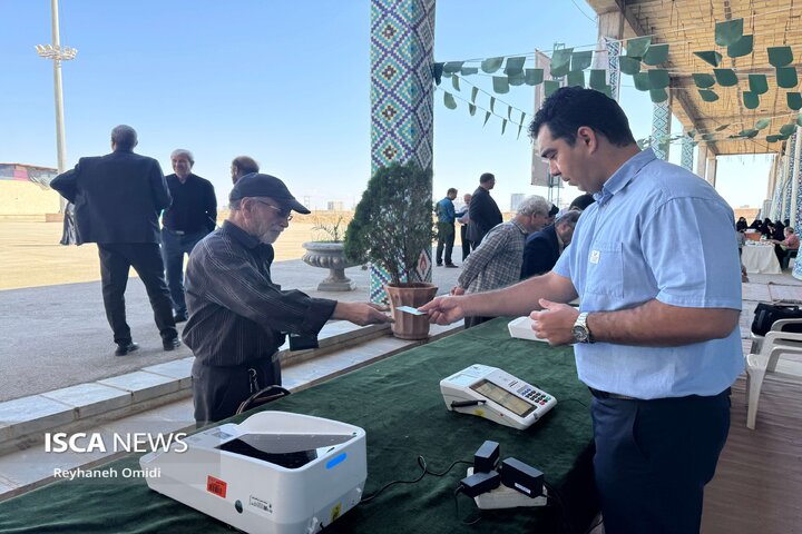 برگزاری مانور آموزشی انتخابات الکترونیکی در مصلای کاشان