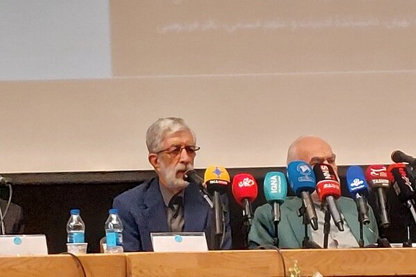 شهید لاریجانی حتی در اوج مسئولیت‌های سیاسی، تدریس دانشگاهی را ترک نمی‌کرد