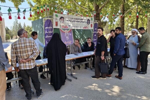 میز خدمات دانشگاه آزاد یاسوج برای حل چالش‌های دانشجویان مستقر شد