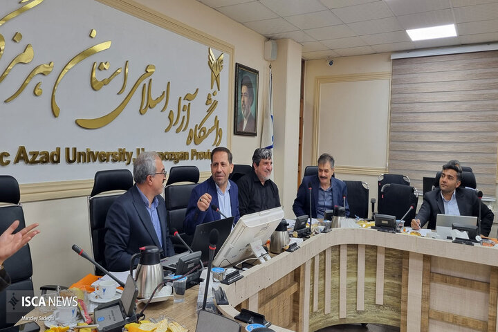 بررسی عملکرد و رسیدگی به شکایات واحدهای دانشگاه آزاد در جلسه شورای استان هرمزگان ‌