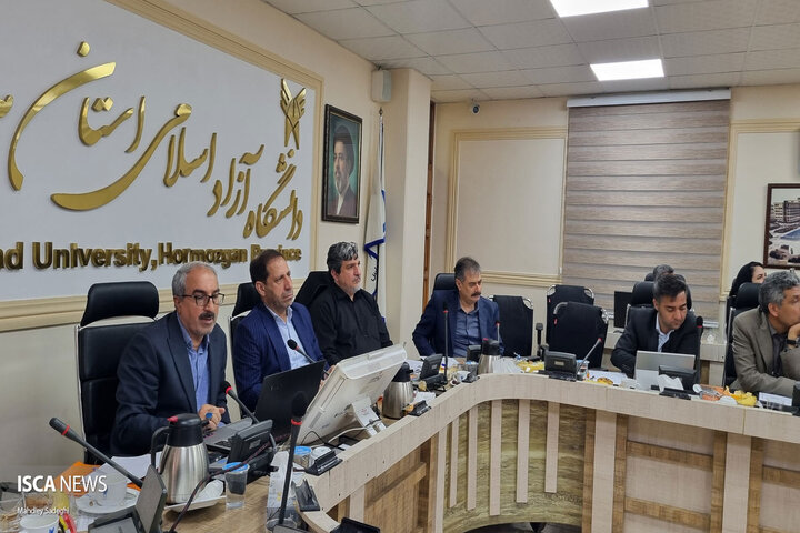 بررسی عملکرد و رسیدگی به شکایات واحدهای دانشگاه آزاد در جلسه شورای استان هرمزگان ‌