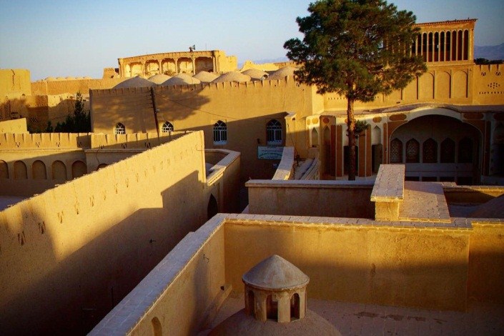 ساخت مجتمع مسکونی 5 طبقه در بافت تاریخی یزد