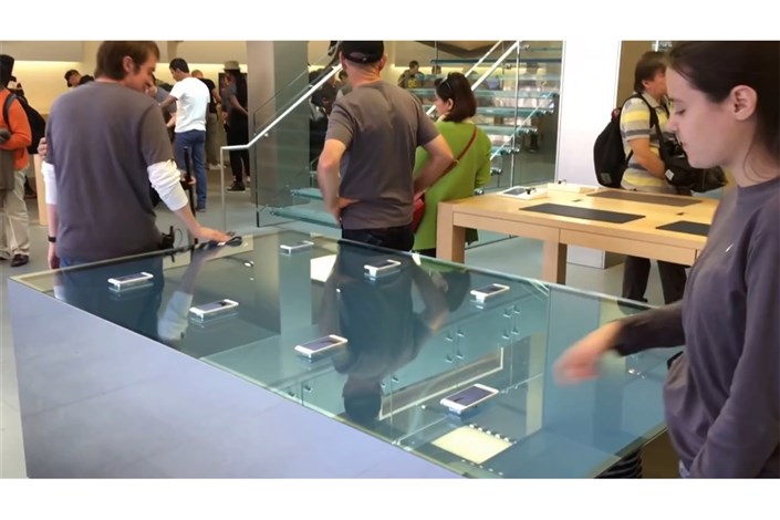 ویدیو /  تاچ 3 بعدی در میز فروشگاه اپل