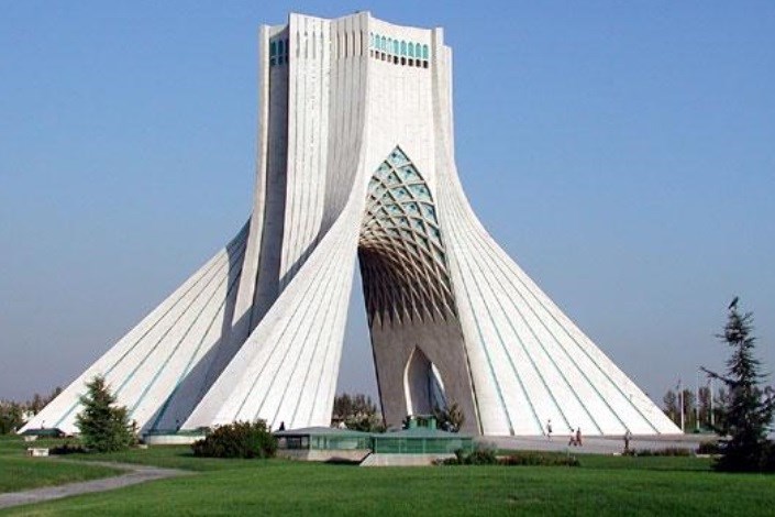 نشت آب و ریزش سقف برج آزادی در پی بارندگی‌های اخیر تهران