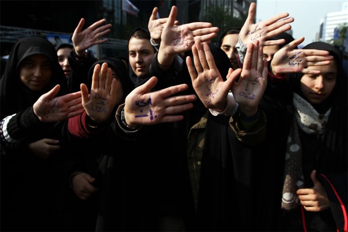 حضور تشکل های دانشجویی دانشگاه آزاد اسلامی در راهپیمایی 13 آبان