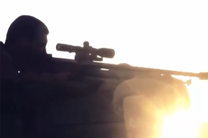 ویدیو / لحظه شلیک تک تیرانداز  به سربازان داعش 