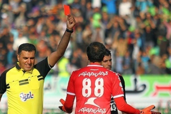 داور جنجالی در لیگ یک قضاوت می کند