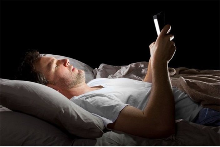 نور زیاد اتاق خواب باعث چاقی زنان می شود/نور تلفن و تبلت تنظیم ساعت بدن را به هم می‌زند
