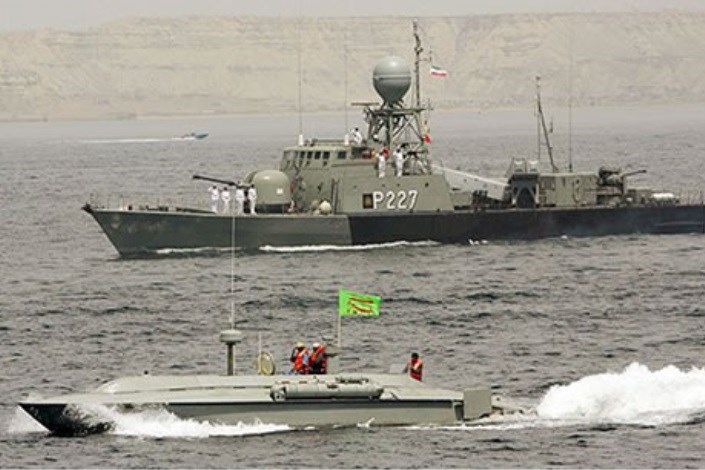 دریادار تنگسیری: تمامی شناورهای بیگانه تحت رصد و نظارت نیروی دریایی سپاه قرار دارند