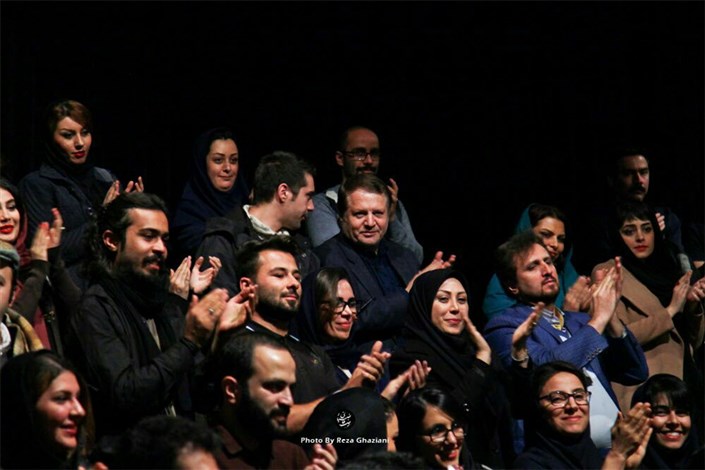 رئیس تماشاخانه ایران‌شهر به تماشای نمایش« هتلی‌ها» نشست