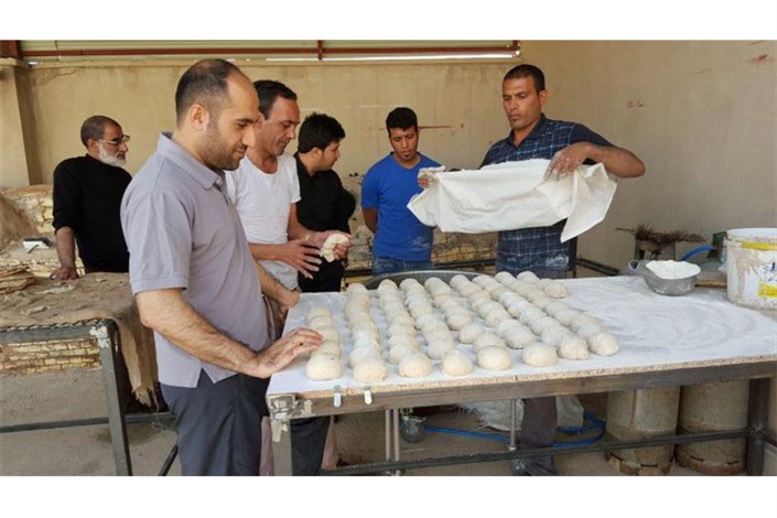 توزیع روزانه 2 هزار نان توسط دانشجویان واحد آبادان