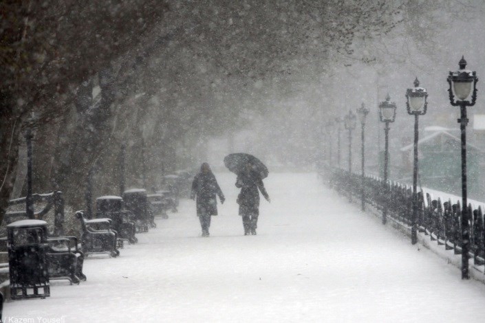 بارش برف مدرسه های برخی مناطق نیمه غربی کشور را تعطیل کرد