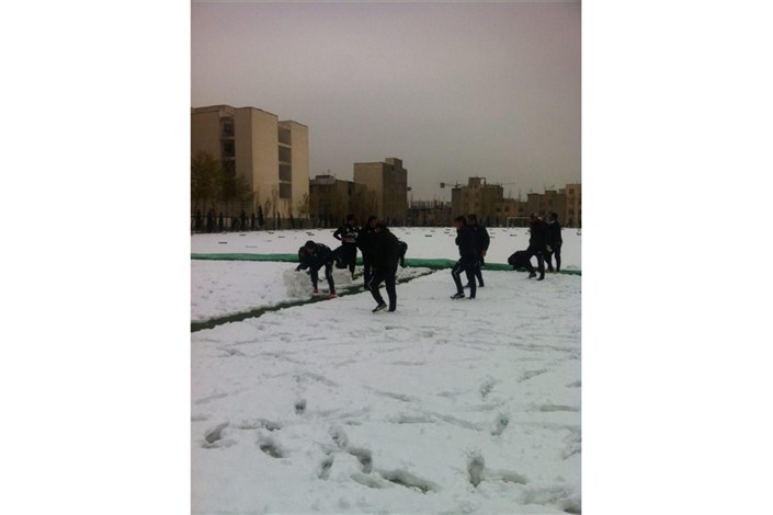 برف بازی به جای دیدار تدارکاتی + عکس