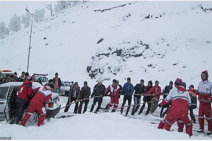 رهاسازی 343 خودرو گرفتار شده در برف و کولاک/به ١٨٦٣نفر از هموطنان امدادرسانی شد