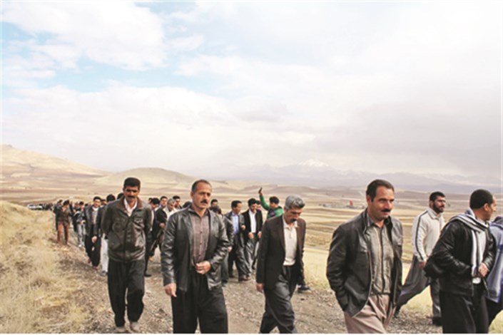 جدال کوه «سورمه‌لی» با بیل‌های مکانیکی