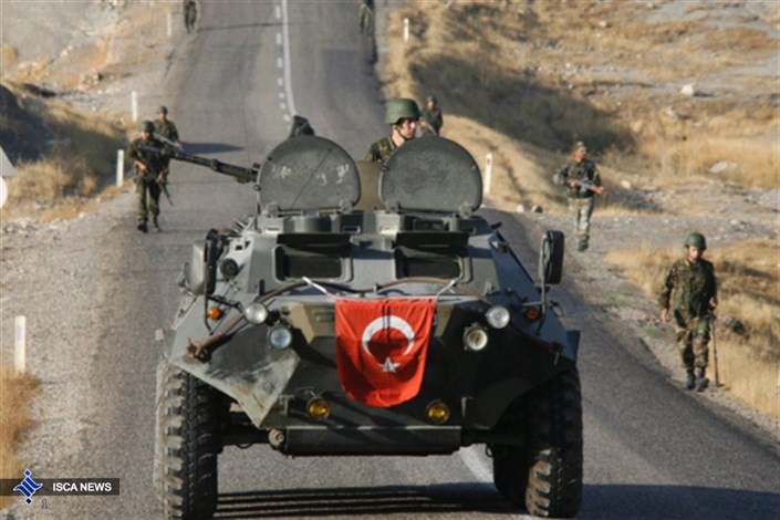 عکس/ سلفی سربازان اردوغان در ویرانه‌های سور با نماد پانترکیسم 