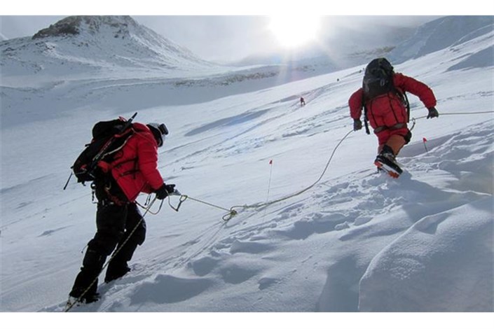 برقراری ارتباط با کوهنوردان گم شده در ارتفاعات کوهرنگ